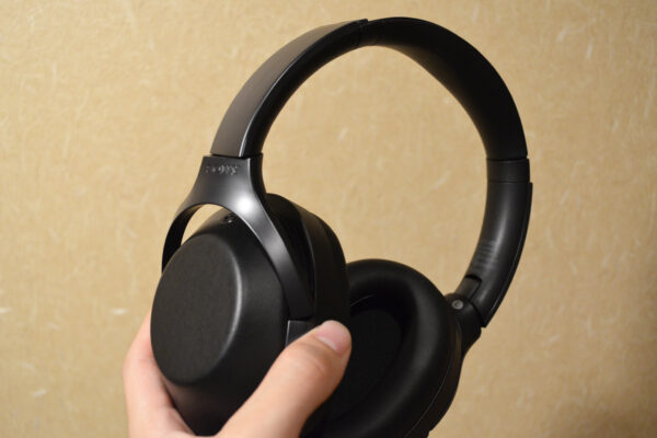 ソニーのノイズキャンセルヘッドホン「MDR-1000X」開封レビュー。所有欲が満たされる高級感