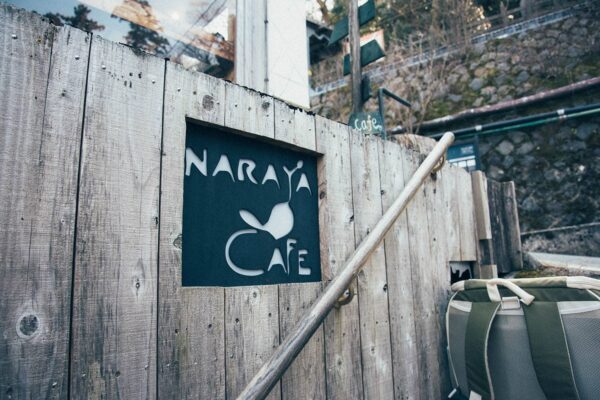 宮ノ下、高級旅館の流れを汲む「NARAYA CAFE」で小休憩。