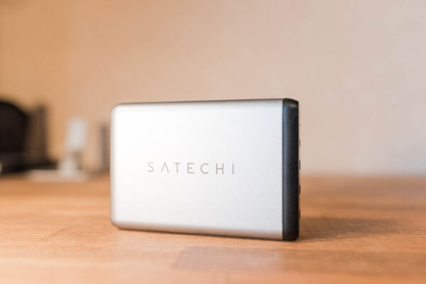 MacBook Proも充電できる。Satechiのトラベルチャージャーが据置・持ち運び両方に最適