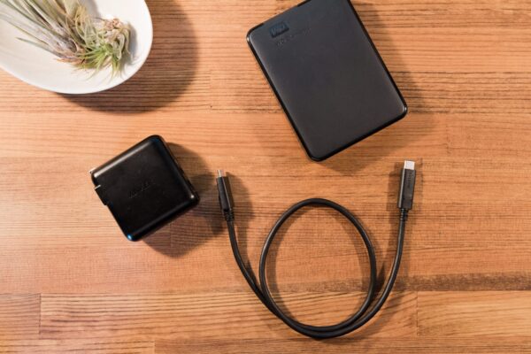 ごちゃごちゃよりシンプルが好き。外付けHDDとMacBook Proを繋ぐUSB-Cケーブルを購入