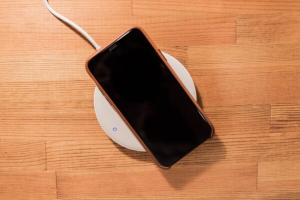 素早く、効率よく。置くだけで充電できる『Anker PowerWave Pad 7.5』レビュー。