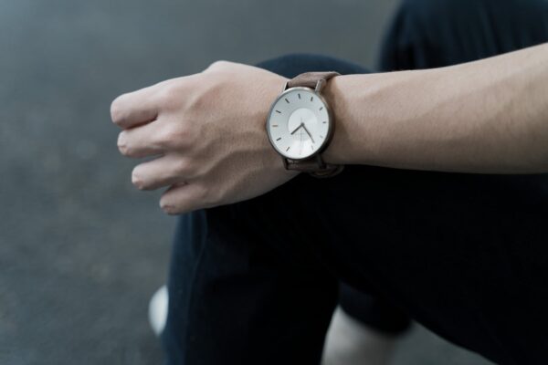 ブラウンの質感が美しい。イタリア製の腕時計『KLASSE14 VINTAGE GOLD BROWN』レビュー【PR】