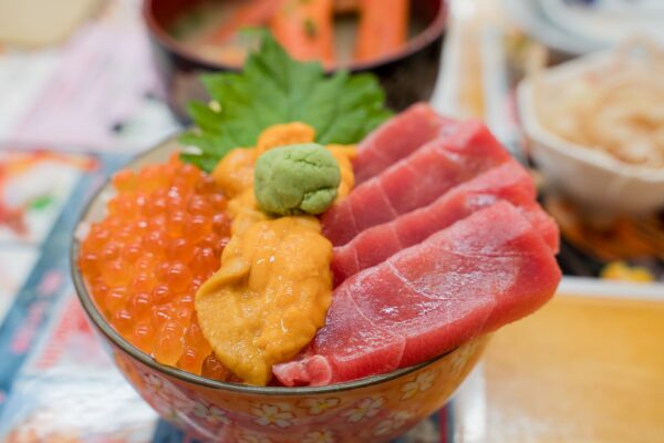 これが本場の海鮮丼か!小樽・三角市場の「滝波食堂」でわがまま丼を食らう / #ハタチと旅と北海道