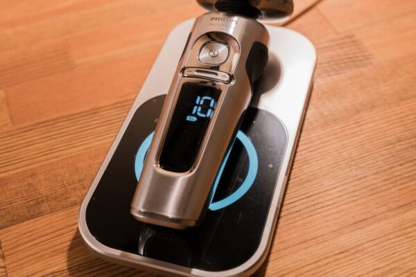 気になるヒゲも一気にメンテ。フィリップスのフラッグシップシェーバー『S9000プレステージ』レビュー【PR】