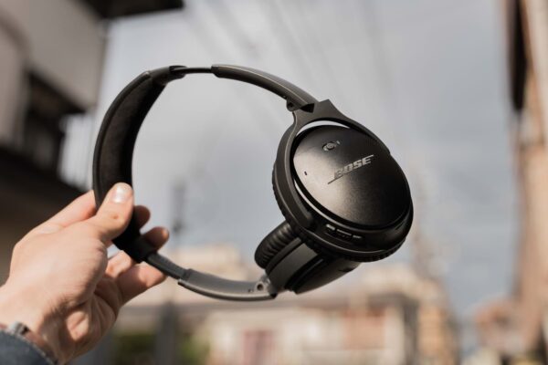 着け心地軽やかに。Boseのノイキャンヘッドホン『QuietComfort 35』レビュー