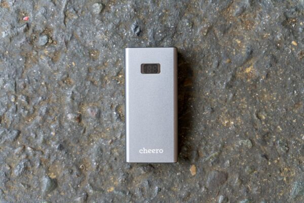 iPhone XSを3回フル充電できるアルミ製ボディの小型モバイルバッテリー『cheero Power Plus 5』レビュー【PR】