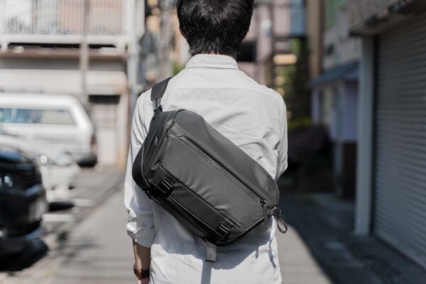 Peak Design『Everyday Sling 10L』レビュー。機能性が高く使いやすい肩掛けカメラバッグ