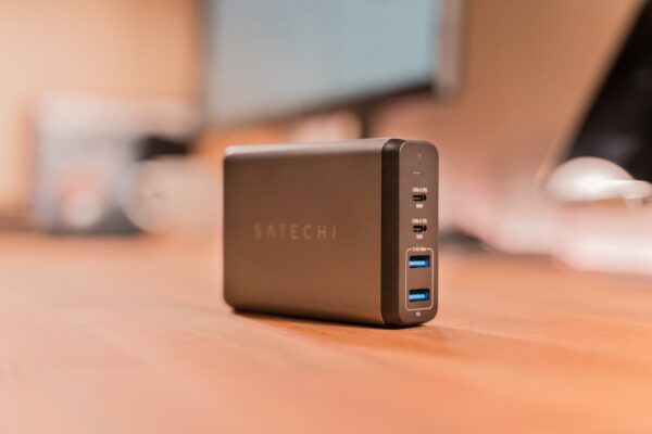 自宅使いにも使えるSatechi『75W デュアル Type-Cトラベルチャージャー』をサクッとレビュー