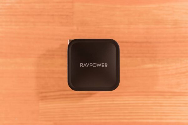 小ささこそ正義。手のひらサイズのUSB PD 61W対応Type-C充電器をレビュー