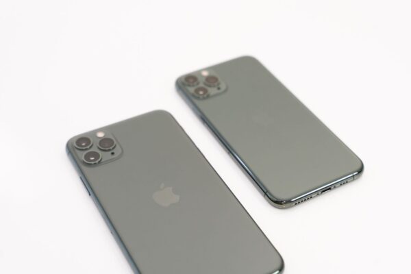 シックな緑がかっこいい！『iPhone 11  Pro Max』ミッドナイトグリーン外観レビュー