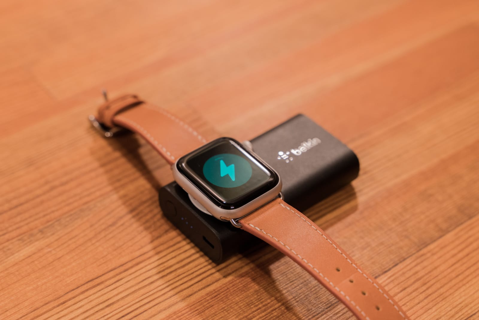旅行の際は必携レベル！Apple Watchを3.5回充電できるBelkinの小型バッテリーが超絶便利