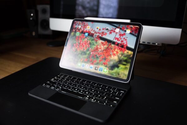 iPadの使い勝手が大きく上昇する『iPad Pro用Magic Keyboard』レビュー。