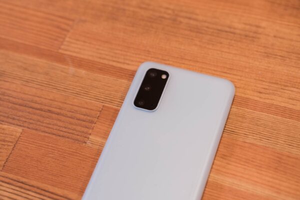 薄さ0.3mm!Galaxy S20 5Gを傷から守るmemumiの薄型ケースをレビュー