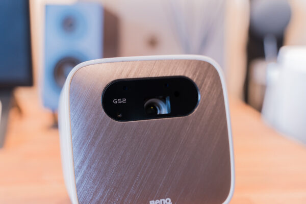 家でのエンターテインメント観賞を大きくレベルアップさせるモバイルプロジェクター『BenQ GS2』レビュー【PR】