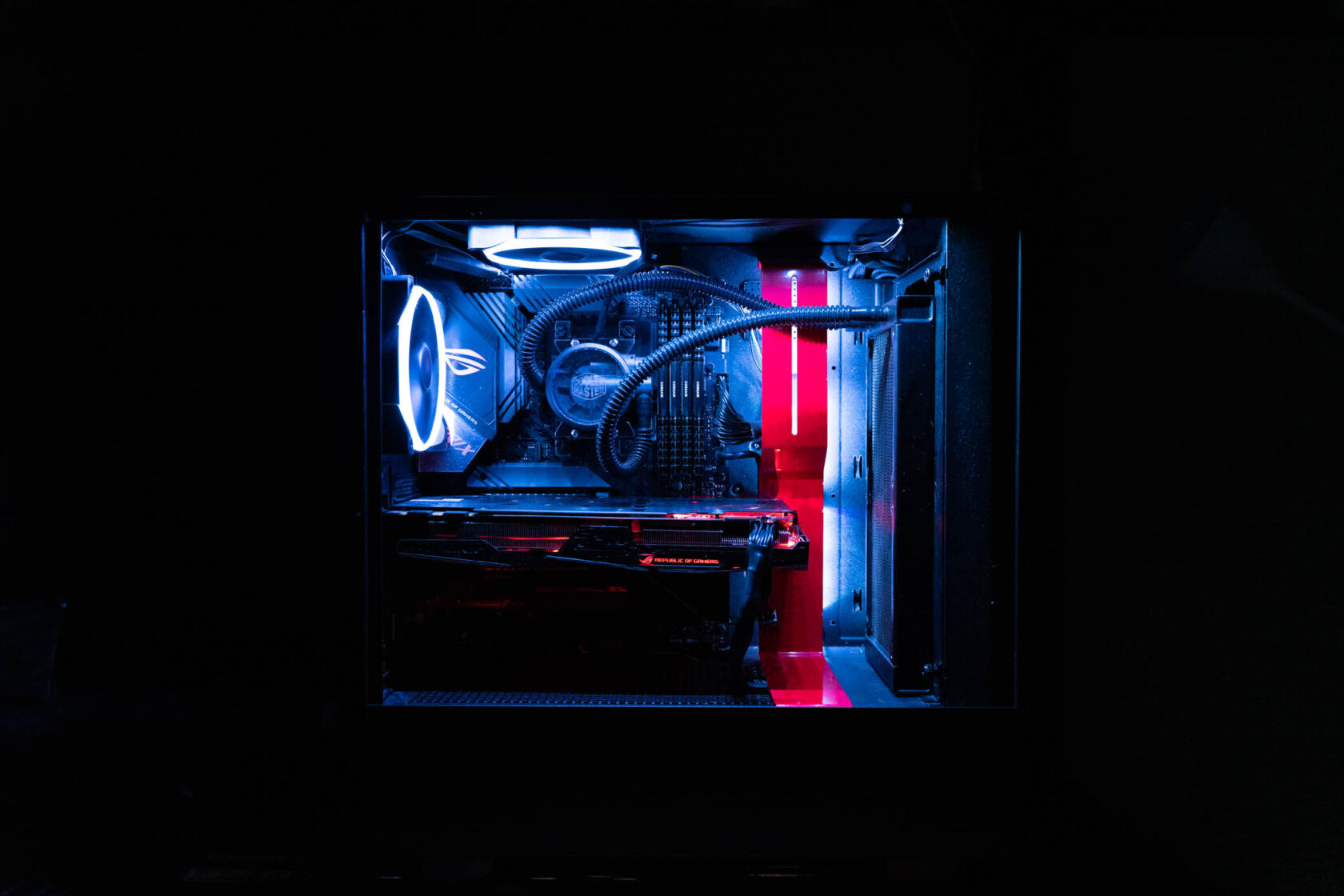 青く光って渋い！自作ゲーミングPC、新品SSDで快適です！ 青く光って渋い！自作ゲーミングPC、新品SSDで快適です！ （家電