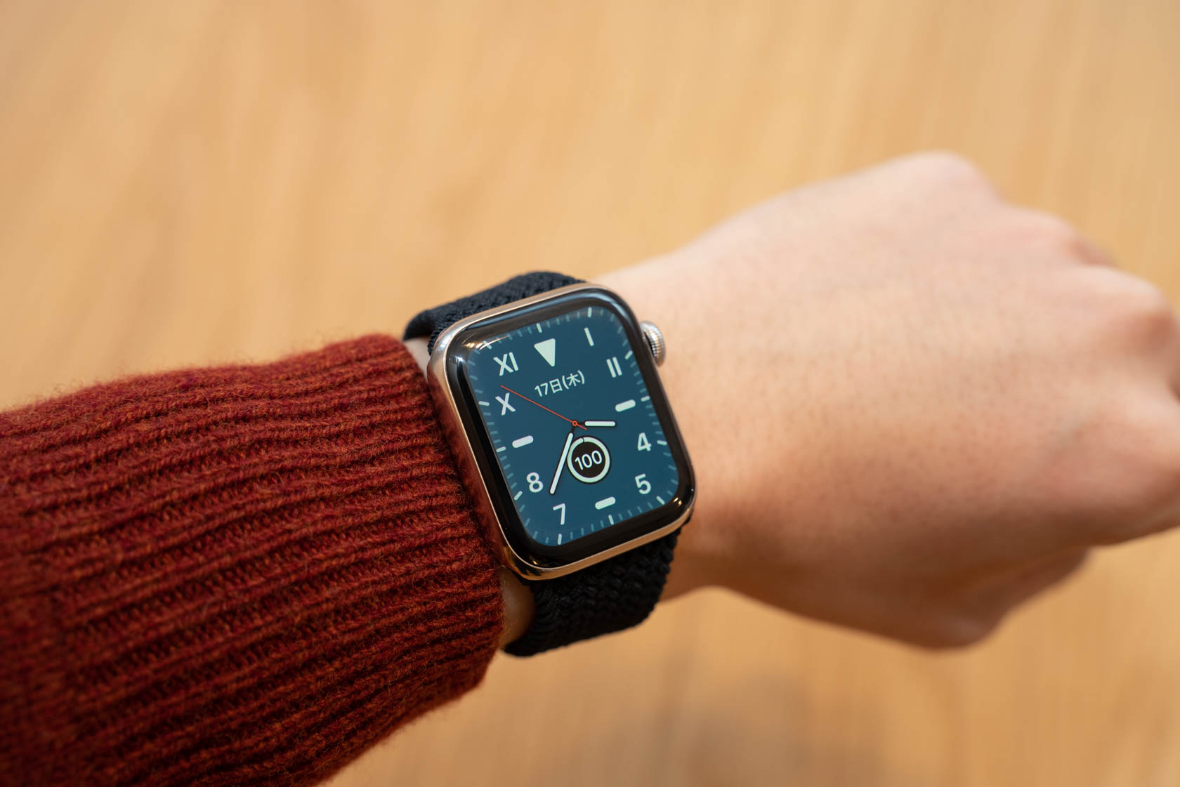 Apple Watch用純正『ブレイデッドソロループ』を1ヶ月使ってみた。値は 