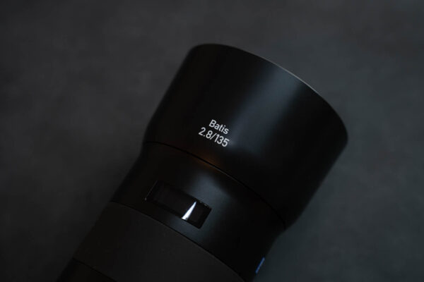 Carl ZeissのEマウント向けレンズ『Batis 2.8/135』レビュー。開放から良く写る最高級の望遠単焦点レンズ