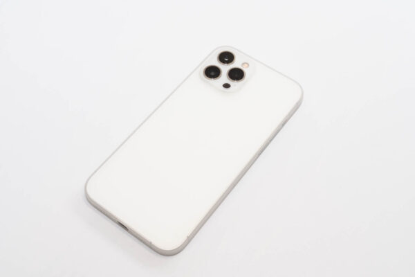 出来る限り薄くiPhoneを保護する、memumiの0.3mmめちゃうすiPhoneケースを買ってみた