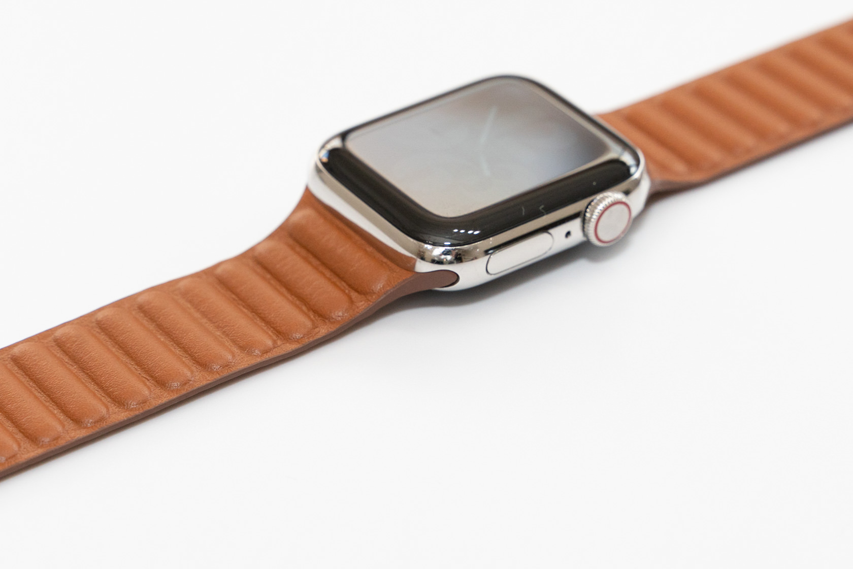 Apple Watch用純正バンド『レザーリンク』は、本革使用で装着感の良い 