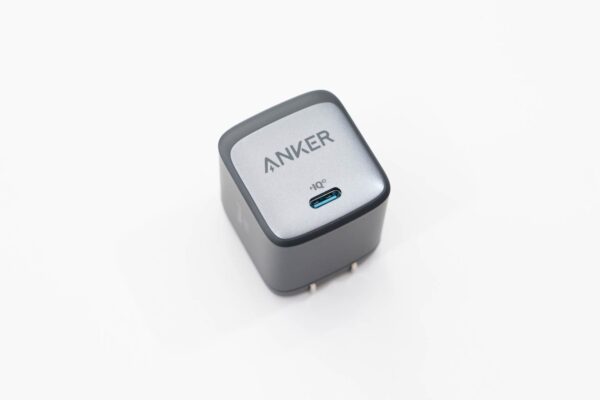『Anker Nano II 45W』レビュー。500円サイズで45W PD出力対応のポーチに最適な充電器