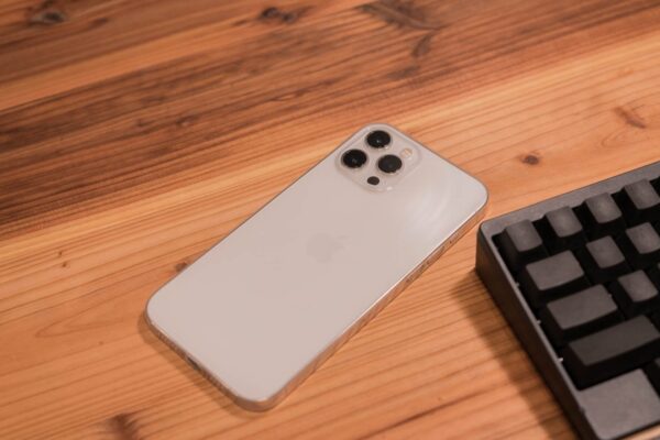 iPhoneをケース無しで使いたい人、これ買えば間違いない。| 『Bare Naked EX』
