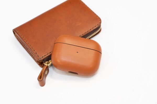 また好きな革製品が増えた。手作業で作られたAirPods Proケース | 『NATIVE UNION Leather Case』