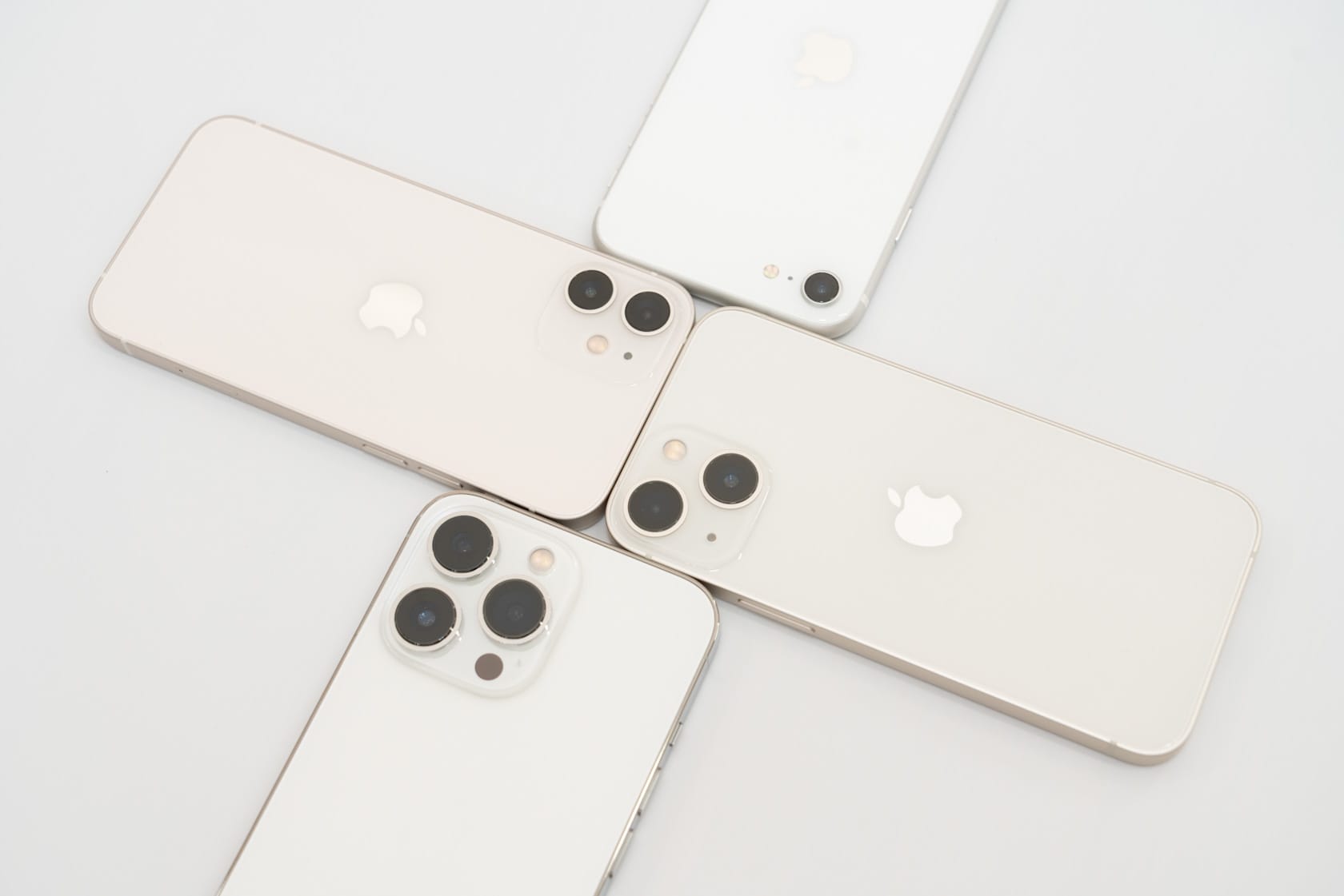 iPhone 13の新色「スターライト」はどんな色？旧機種のホワイト・Proの