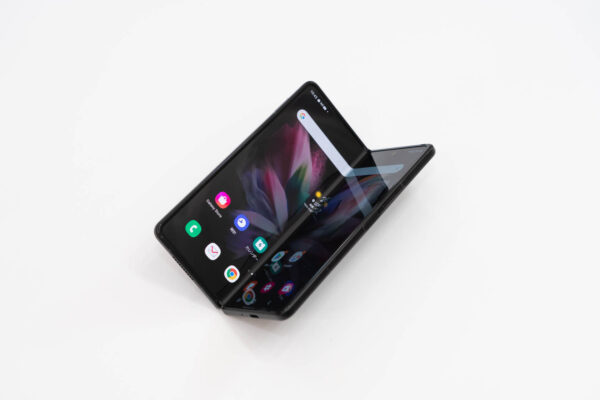 Galaxy Z Fold3を活用し尽くすために揃えておきたい、おすすめケースやアクセサリー類まとめ