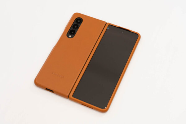 Galaxy Z Fold3用サムスン純正『レザーケース』レビュー。国内未発売がもったいない完成度の高さ