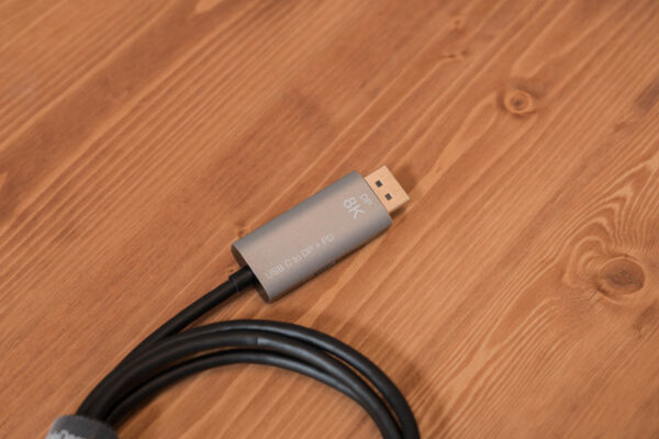 USB PD出力付きのDisplayPortケーブルを買ったらデスク配線がスッキリした話