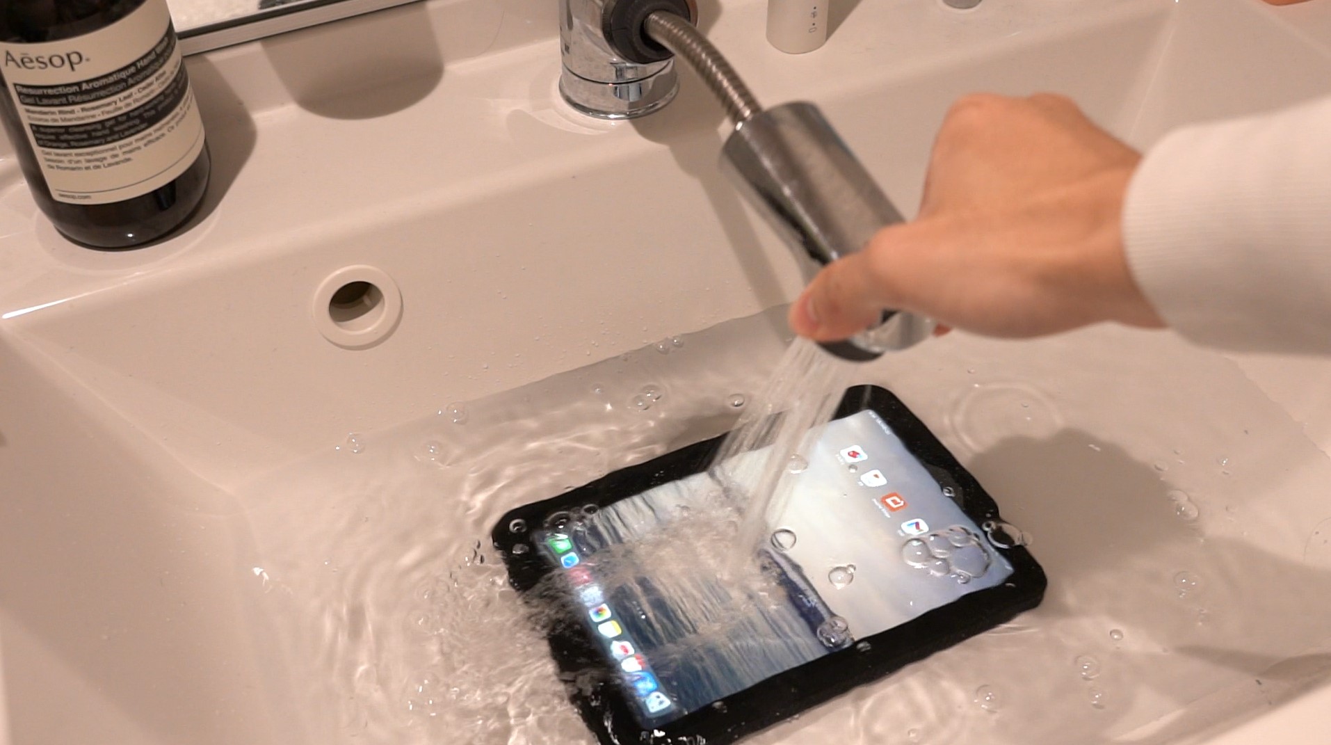 iPad mini（第6世代）を風呂でもガシガシ使いたい！専用の防水ケースを