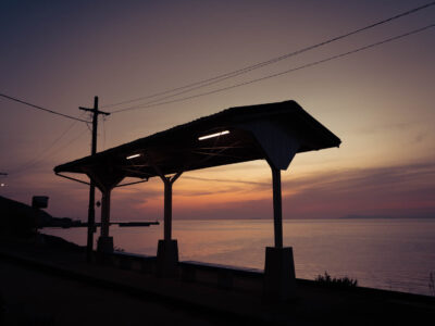目を見張る絶景。愛媛・下灘駅で最高の景色と夕日を撮ってきた