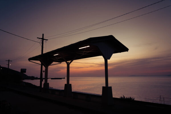 目を見張る絶景。愛媛・下灘駅で最高の景色と夕日を撮ってきた