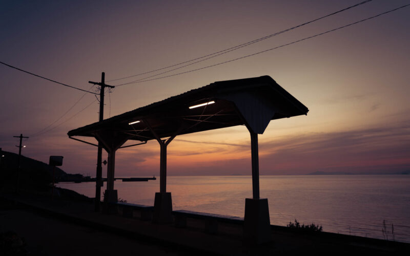 目を見張る絶景。愛媛・下灘駅で最高の景色と夕日を撮ってきた