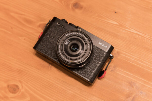 ディスコンされちゃったFUJIFILM X-E4は、手放したくない最高のおさんぽカメラ #カメクラの沼カレ2022