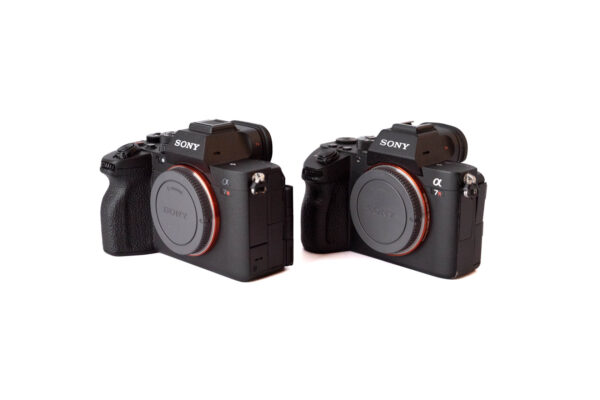 ソニー『α7R V』と『α7R III』の外観を比較してみた