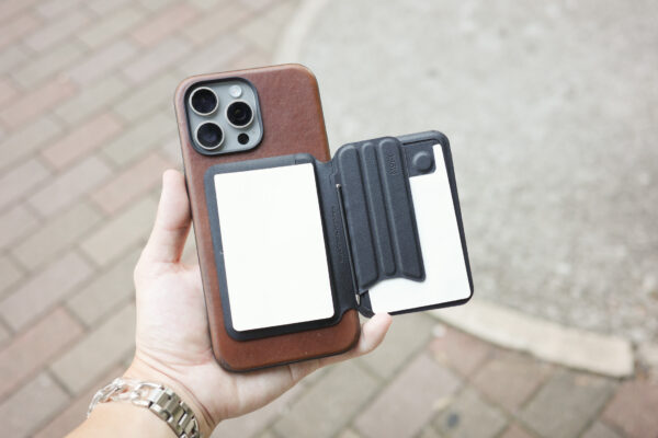 『MOFTインスピレーションスタンド&ノート』レビュー。スマホ裏に貼り付けられるスタンド&メモ帳はデジタル時代でも有用かも