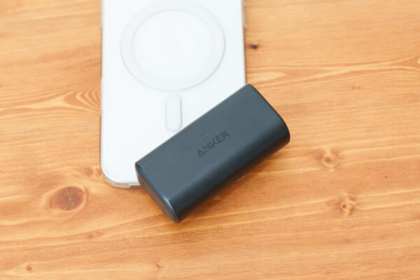 【26%オフセール中】スマホをケーブルレス充電できるモバイルバッテリー『Anker Nano Power Bank』の魅力を語りたい