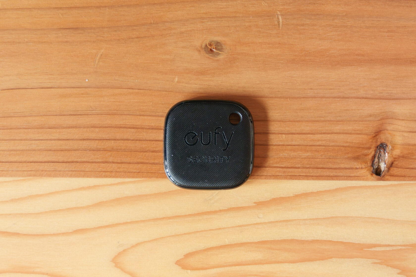 eufy Securityの黒いスマートトラッカー単体写真